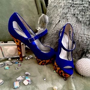 Jessica Simpson- Sky high heels